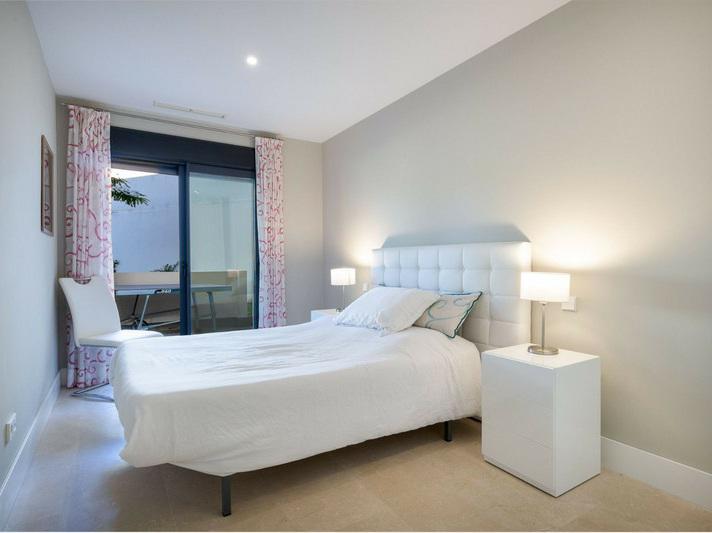 Spacious Ground Floor Apartment with Huge Terrace and Jacuzzi – Ocean Hills, Estepona