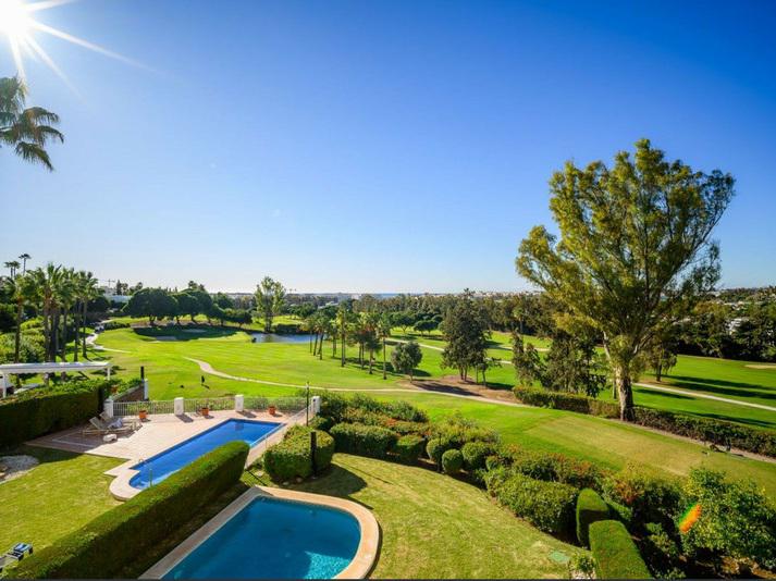 Middle Floor Apartment 2 Bedrooms 2 Bathrooms in Nueva Andalucía