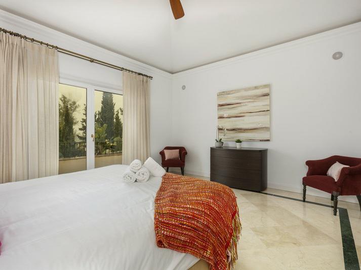 Impressive Contemporary Villa with Spectacular Views in Nueva Andalucía