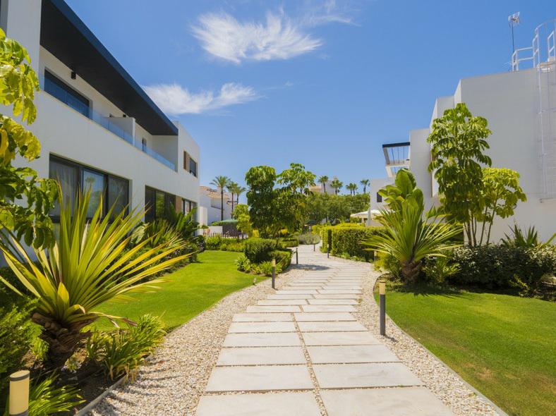 Nueva Andalucía Gem: Brand New Townhouse in Marein Village!