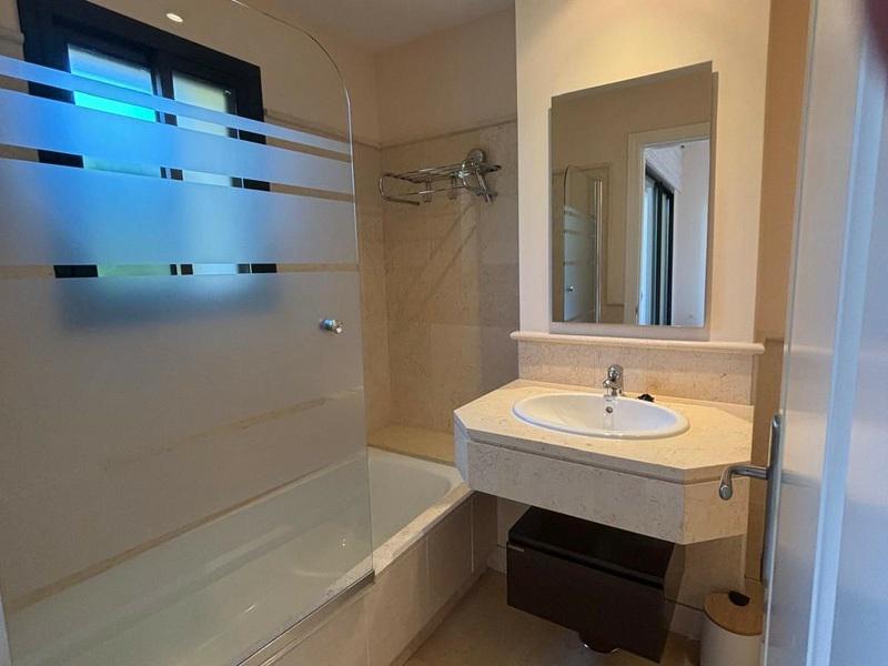 Modern Apartment with Golf Views and Resort Amenities in Benahavís