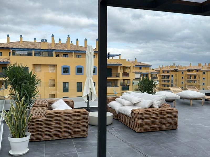 Modern Penthouse with Expansive Terrace in San Pedro Alcántara