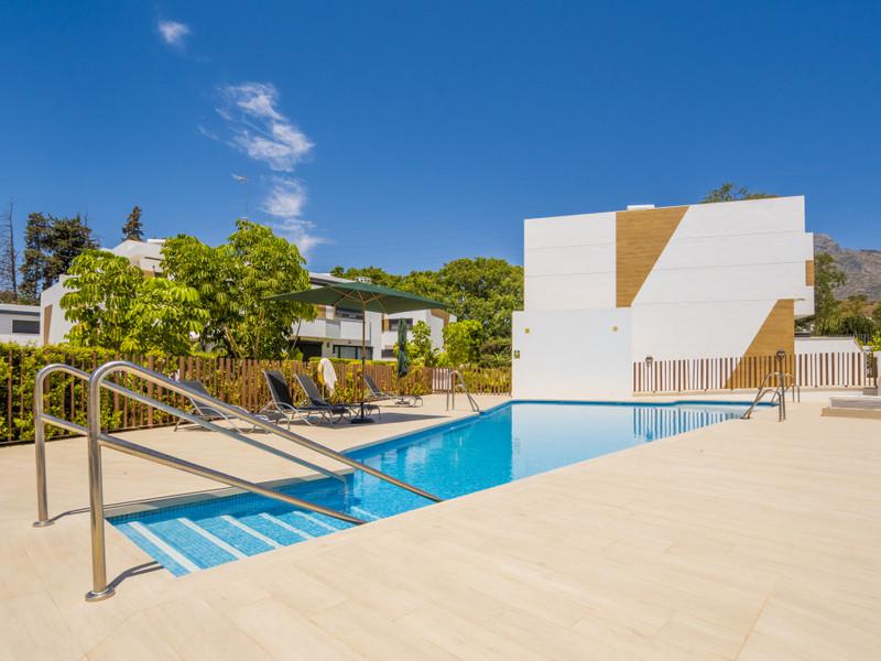Nueva Andalucía Gem: Brand New Townhouse in Marein Village!