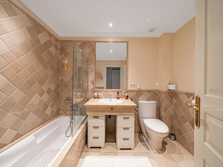 Elegant Ground Floor Apartment Near the Beach in Estepona