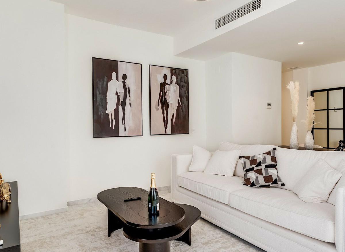 Valle Romano Gem: Renovated Apartment with Golf & Mountain Views!