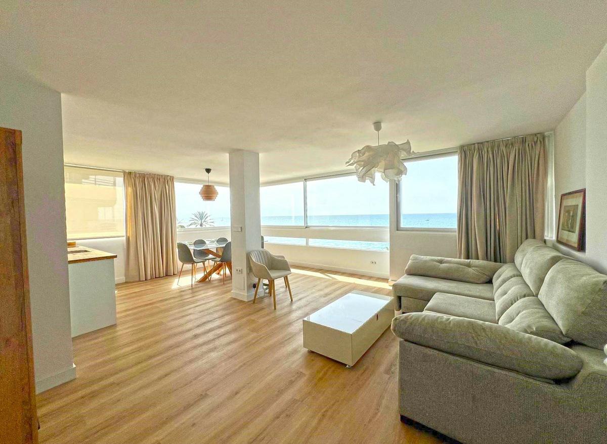 Furnished Apartment by Marbella’s Seafront with Exceptional Communal Areas