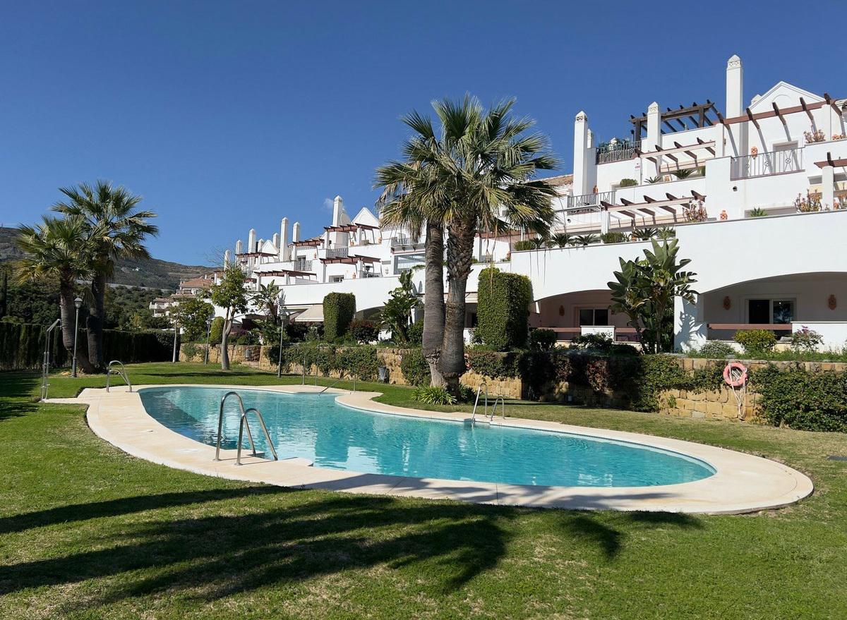 Stylish Apartment with Spacious Terrace in the Heart of Marbella’s Golf Valley
