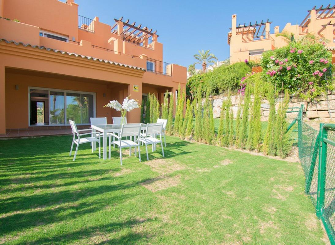 Benahavís Bliss: Modern Townhouse with Panoramic Countryside Views!