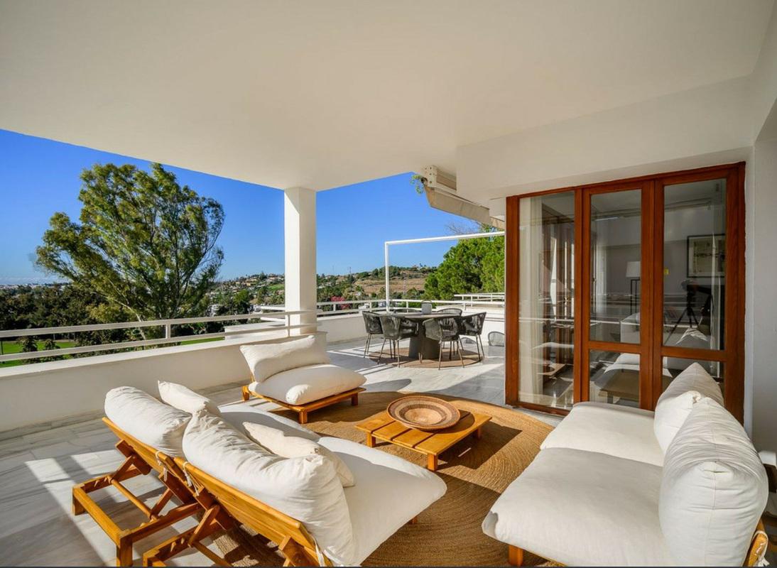Middle Floor Apartment 2 Bedrooms 2 Bathrooms in Nueva Andalucía
