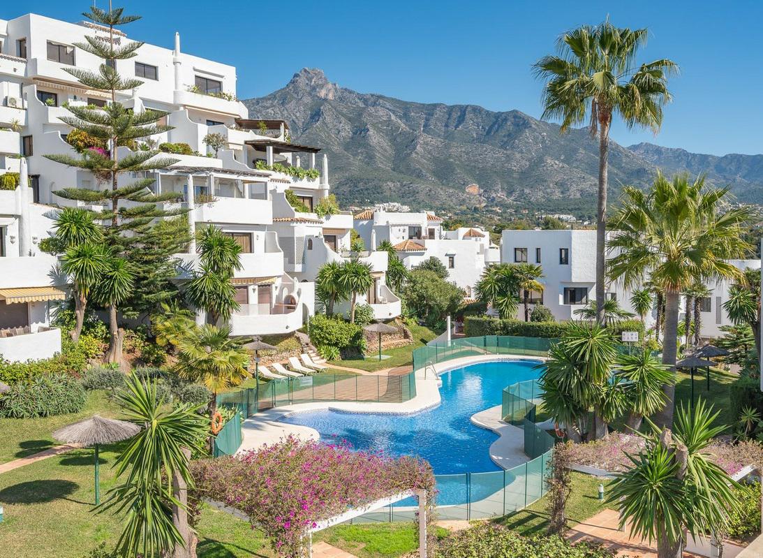 Elegant 3-Bedroom Duplex with Large Terrace – Las Lomas del Marbella Club, Golden Mile