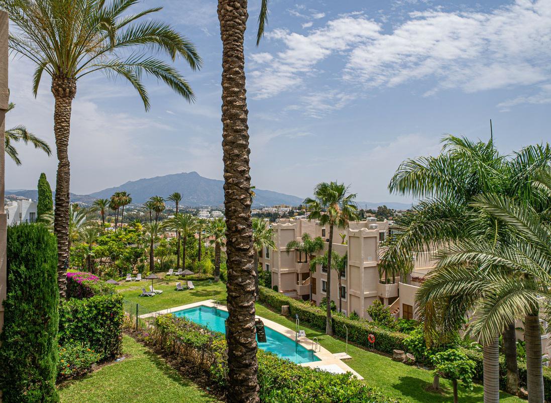 Elegant Ground Floor Apartment Near the Beach in Estepona