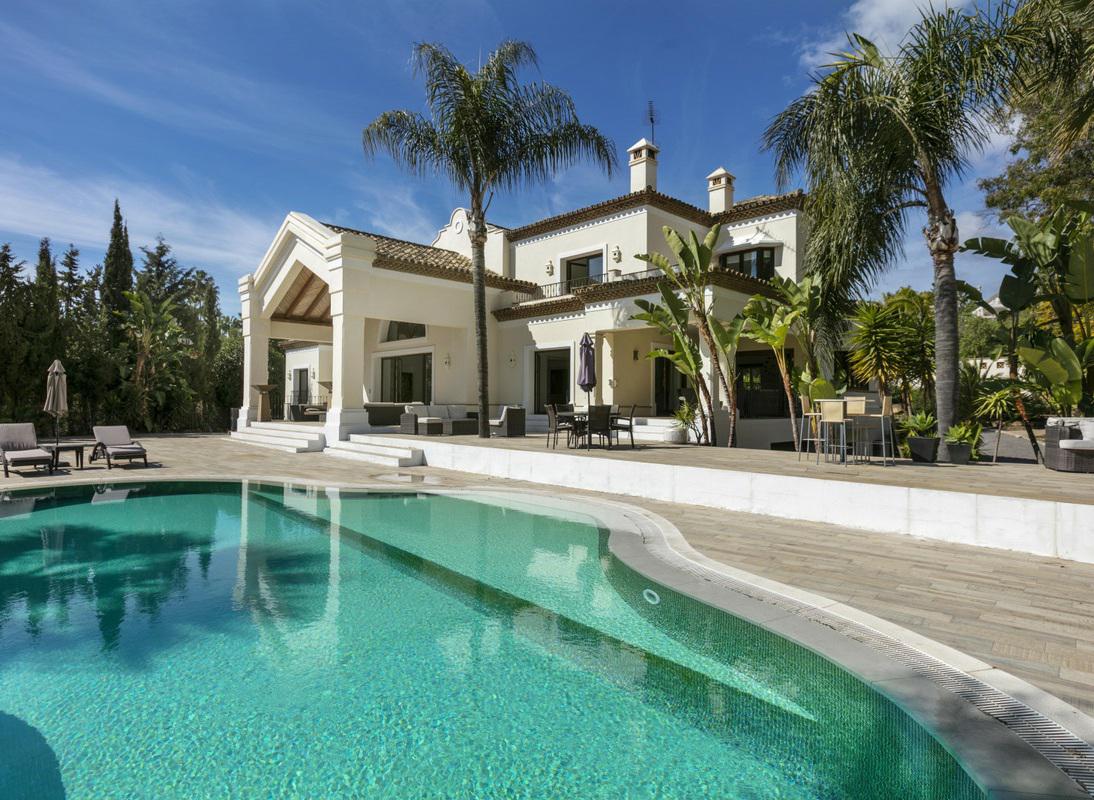 Impressive Contemporary Villa with Spectacular Views in Nueva Andalucía