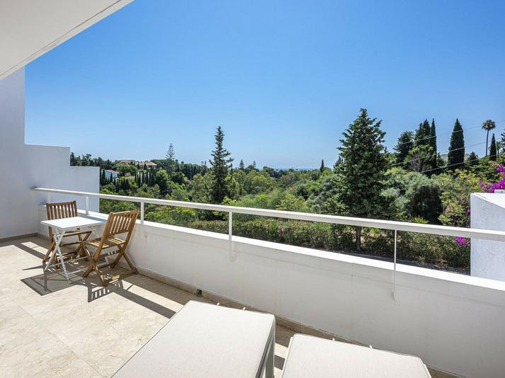 Elegant 3-Bedroom Duplex with Large Terrace – Las Lomas del Marbella Club, Golden Mile