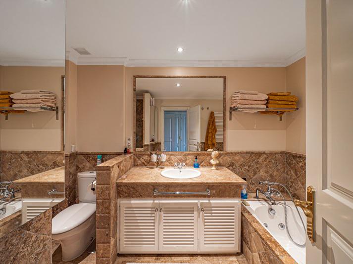 Elegant Ground Floor Apartment Near the Beach in Estepona