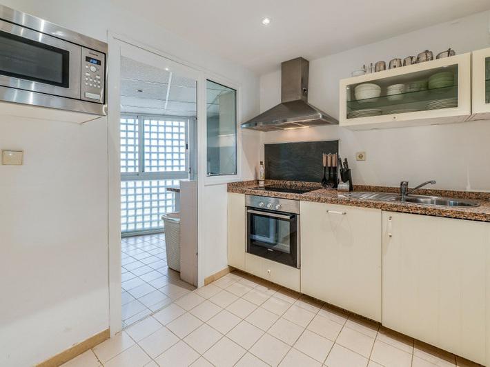 Puerto Banús Beachfront Dream: Luxury Duplex Penthouse with Sea Views!
