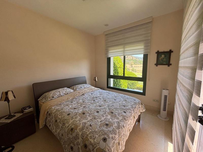 Modern Apartment with Golf Views and Resort Amenities in Benahavís