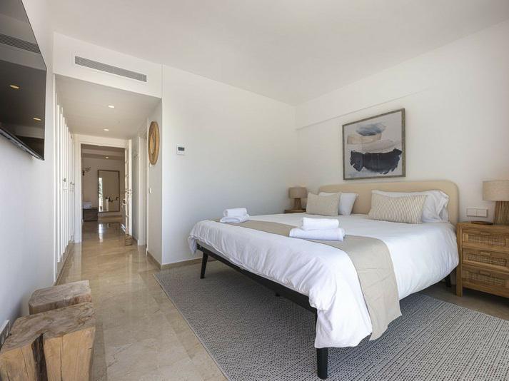 Elegant 3-Bedroom Duplex with Large Terrace – Las Lomas del Marbella Club, Golden Mile