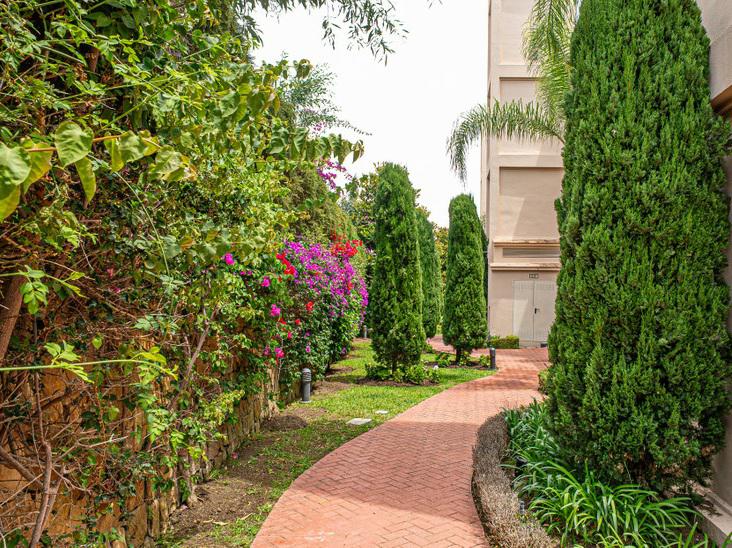 Elegant Ground Floor Apartment Near the Beach in Estepona