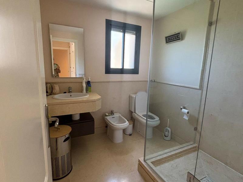 Modern Apartment with Golf Views and Resort Amenities in Benahavís