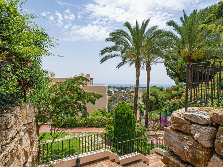 Elegant Ground Floor Apartment Near the Beach in Estepona