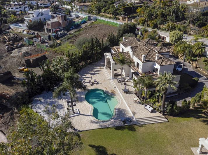 Impressive Contemporary Villa with Spectacular Views in Nueva Andalucía
