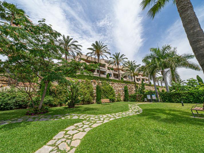 Elegant Ground Floor Apartment Near the Beach in Estepona
