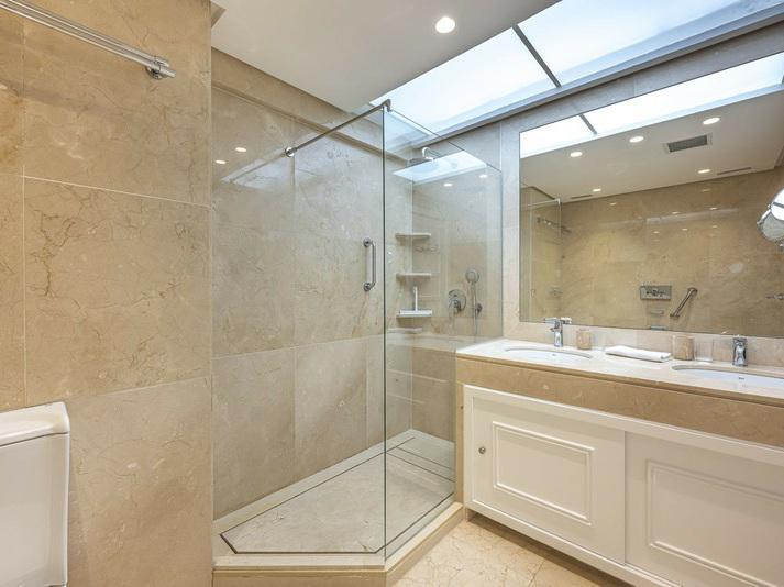 Elegant 3-Bedroom Duplex with Large Terrace – Las Lomas del Marbella Club, Golden Mile