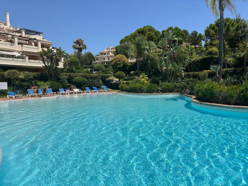 Modern Apartment with Golf Views and Resort Amenities in Benahavís