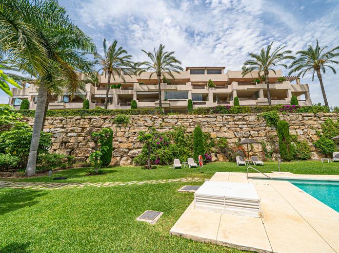 Elegant Ground Floor Apartment Near the Beach in Estepona