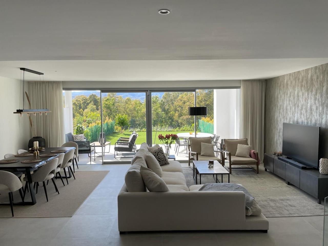 Modern Townhouse with Rooftop Views and Private Garden