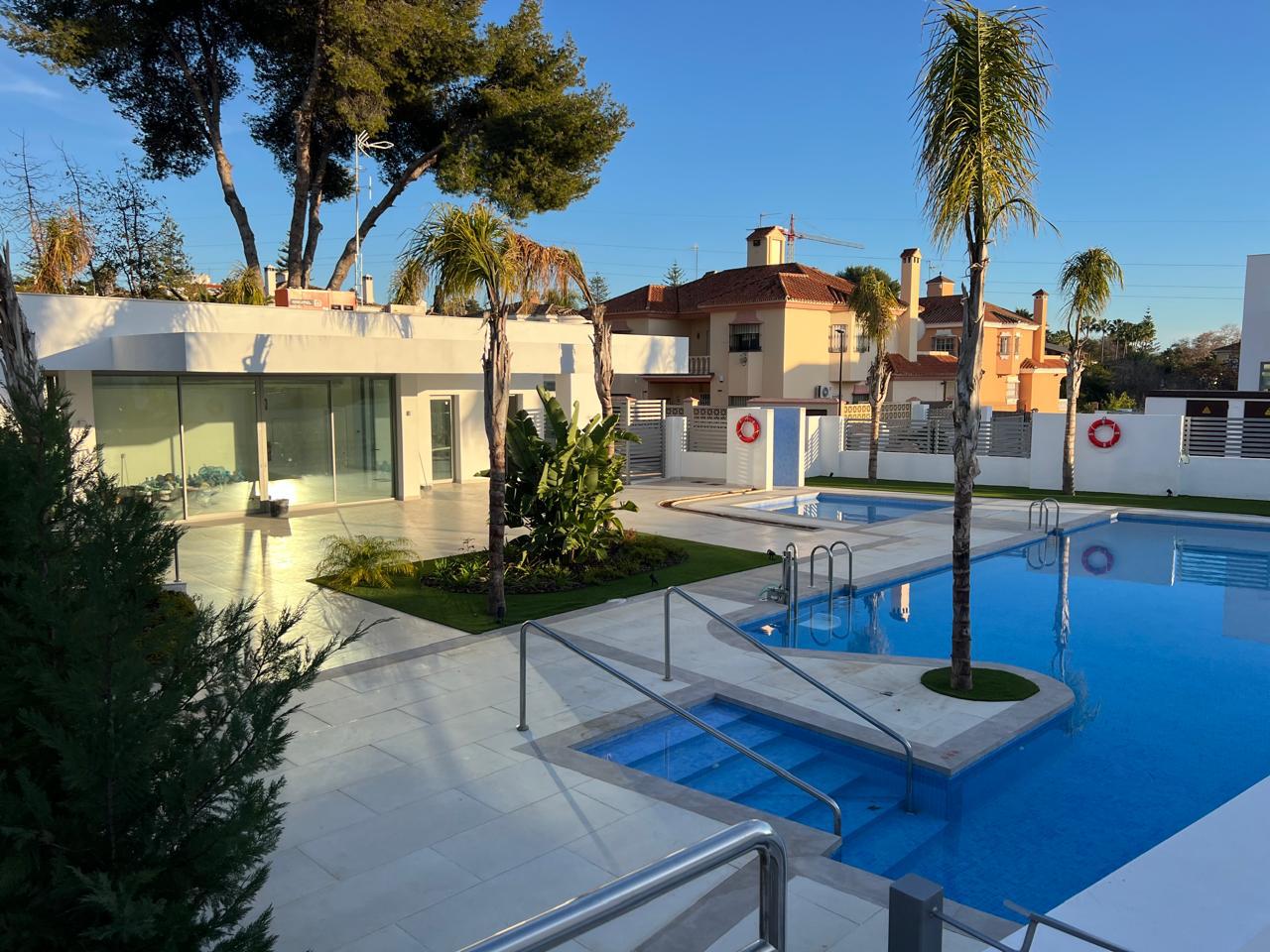 Modern Townhouse with Rooftop Views and Private Garden
