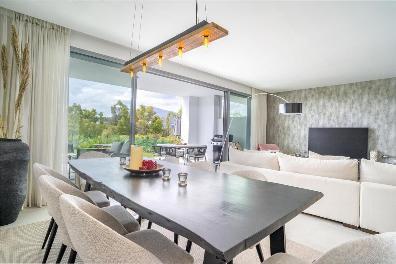 Modern Townhouse with Rooftop Views and Private Garden