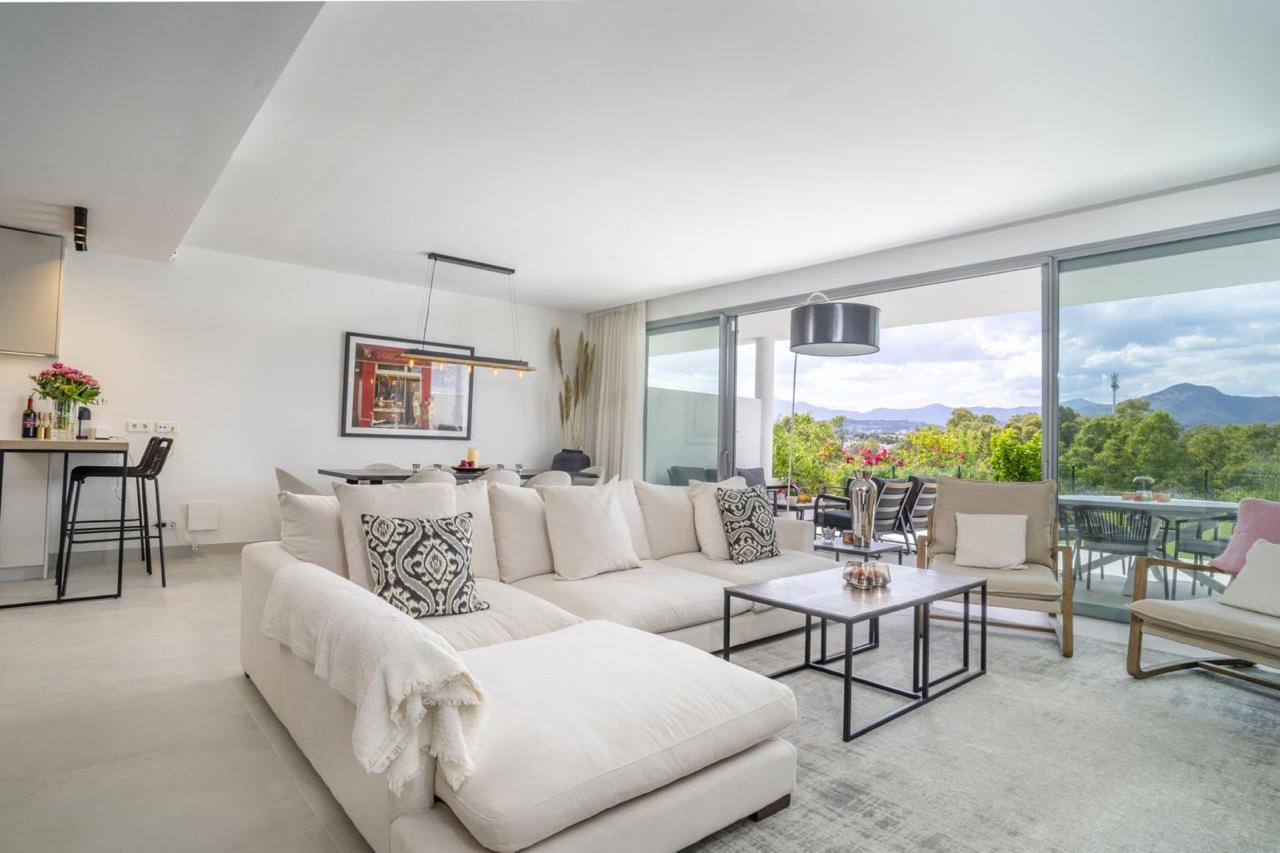 Modern Townhouse with Rooftop Views and Private Garden