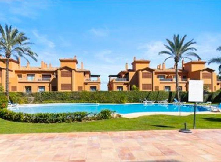 Spacious Penthouse with Golf Views and Large Terraces – Benatalaya, Benahavís
