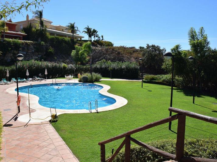 Elegant Semi-Detached Villa with Private Garden – Santa Clara Golf, Marbella East