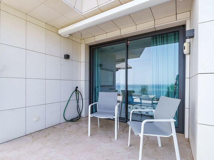 Luxury Beachfront Duplex with Private Terrace – Estepona