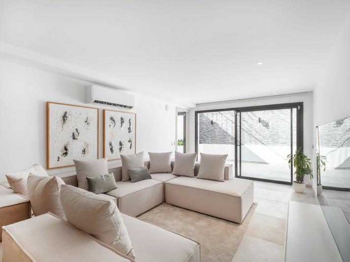 Luxury Villa with Pool, Jacuzzi and Cinema Room – Golden Mile, Marbella