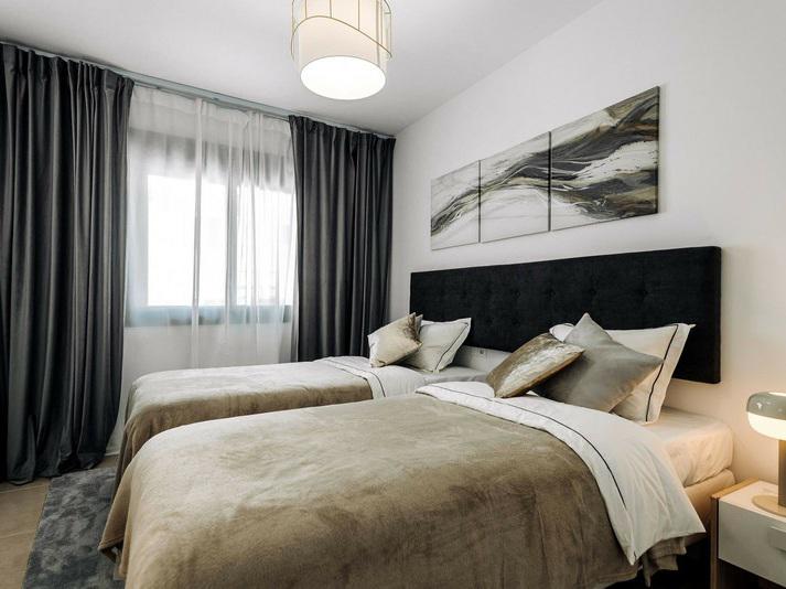 Semi-Detached House with Spacious Terrace – El Paraíso, Costa del Sol