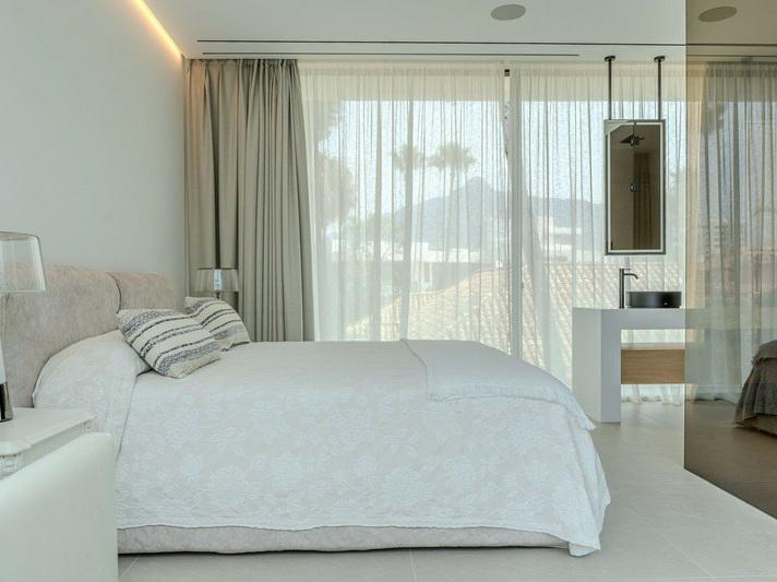 Luxury Villa with Rooftop Pool in Exclusive Vilas 6 – Puerto Banús, Marbella