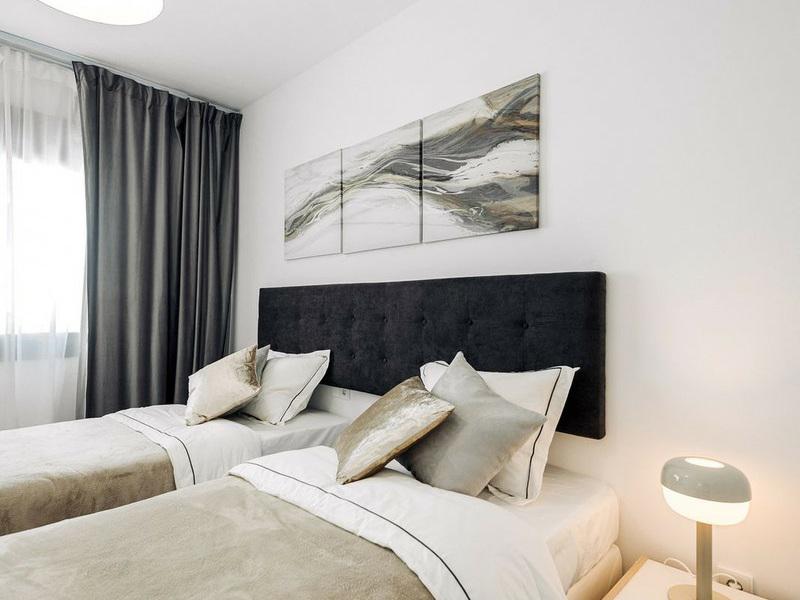 Semi-Detached House with Spacious Terrace – El Paraíso, Costa del Sol