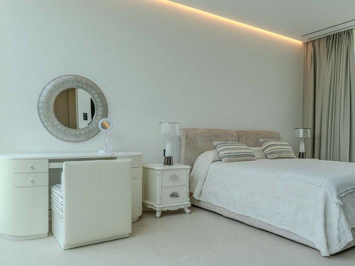 Luxury Villa with Rooftop Pool in Exclusive Vilas 6 – Puerto Banús, Marbella