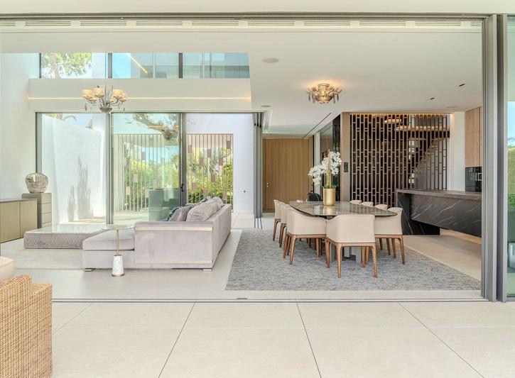 Luxury Villa with Rooftop Pool in Exclusive Vilas 6 – Puerto Banús, Marbella