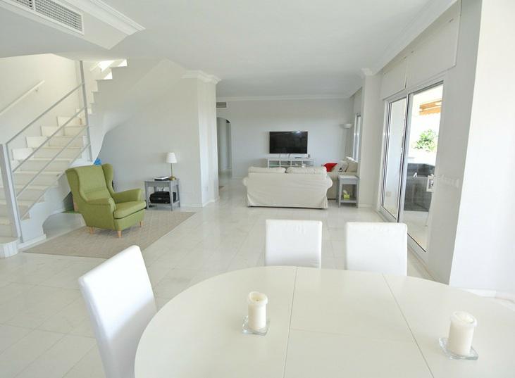 Penthouse with Sea Views – Ancon Sierra, Golden Mile