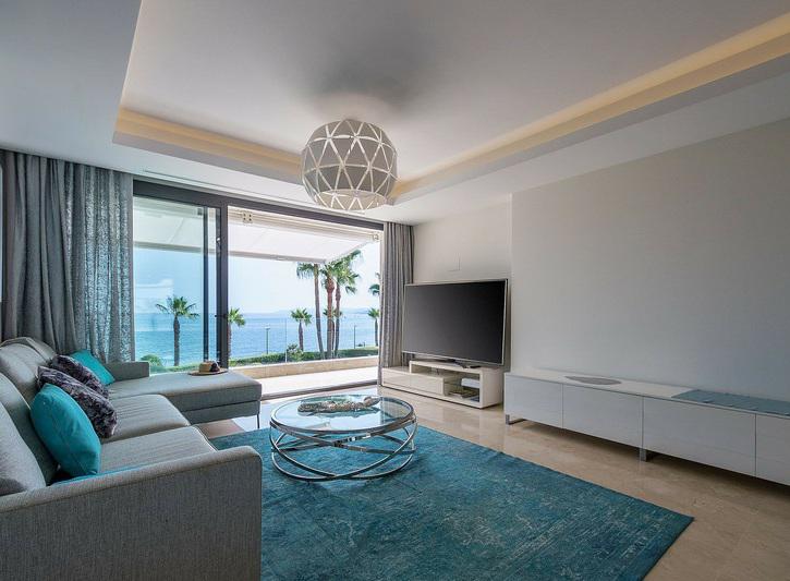 Luxury Beachfront Duplex with Private Terrace – Estepona
