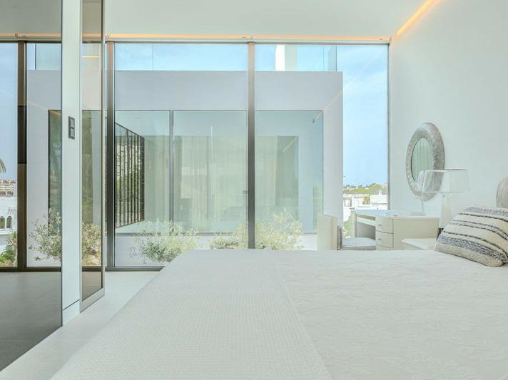 Luxury Villa with Rooftop Pool in Exclusive Vilas 6 – Puerto Banús, Marbella