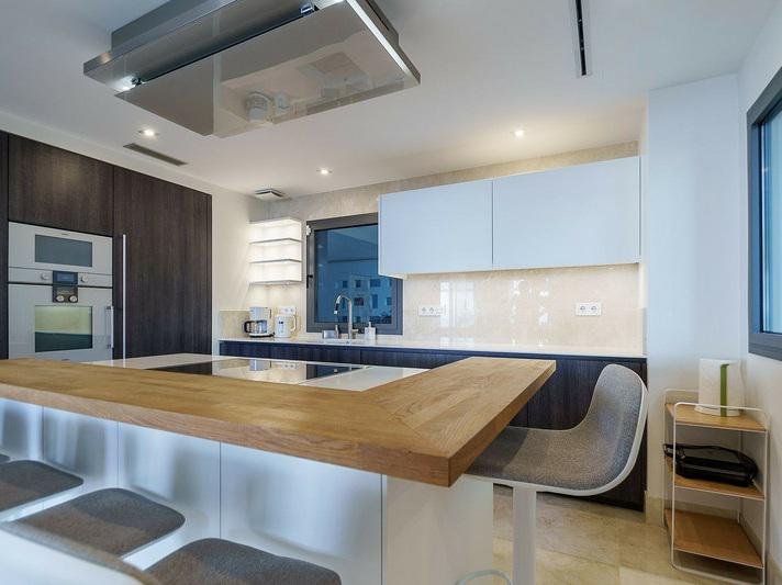 Luxury Beachfront Duplex with Private Terrace – Estepona