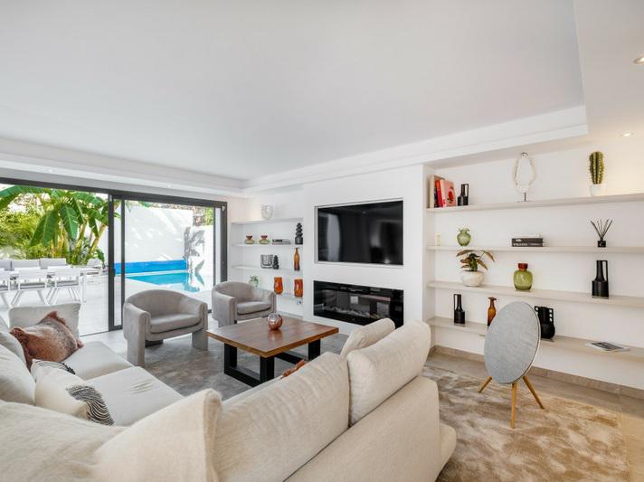 Luxury Villa with Pool, Jacuzzi and Cinema Room – Golden Mile, Marbella