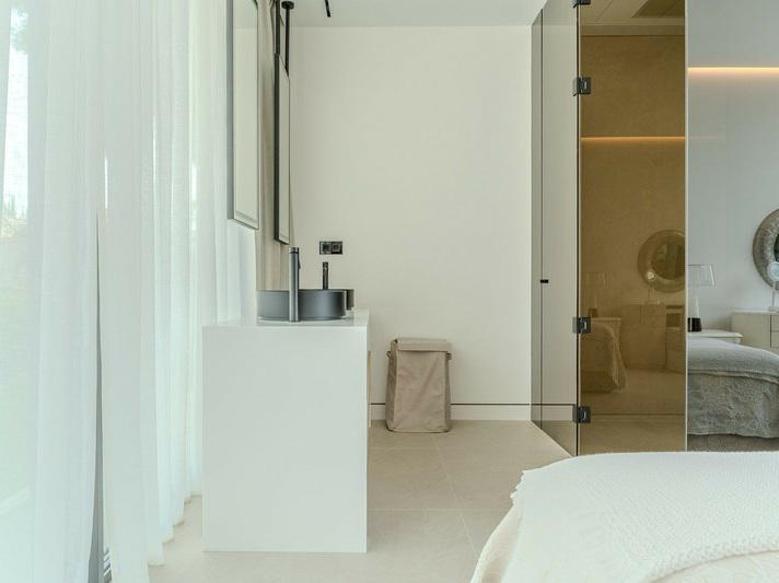 Luxury Villa with Rooftop Pool in Exclusive Vilas 6 – Puerto Banús, Marbella