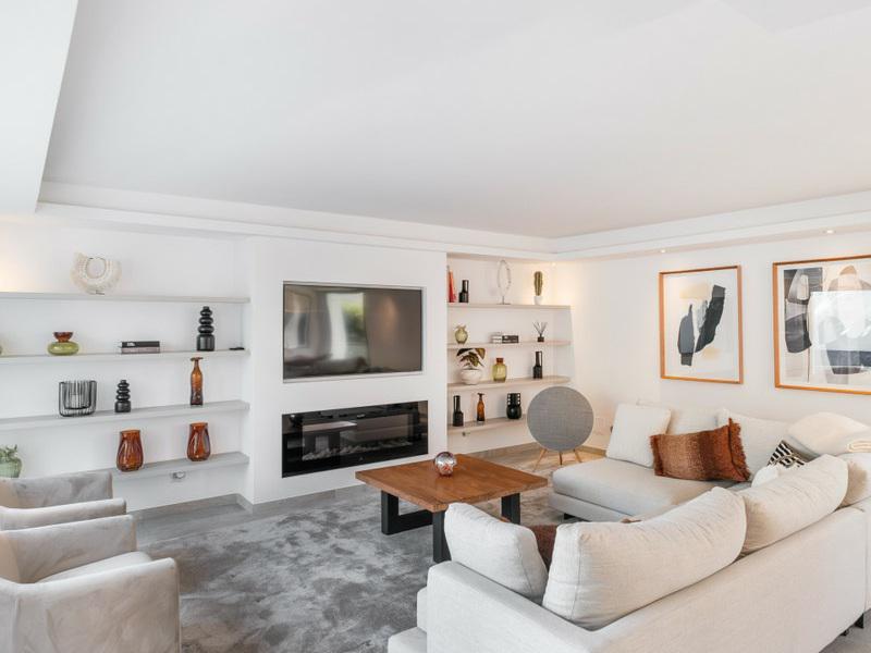 Luxury Villa with Pool, Jacuzzi and Cinema Room – Golden Mile, Marbella