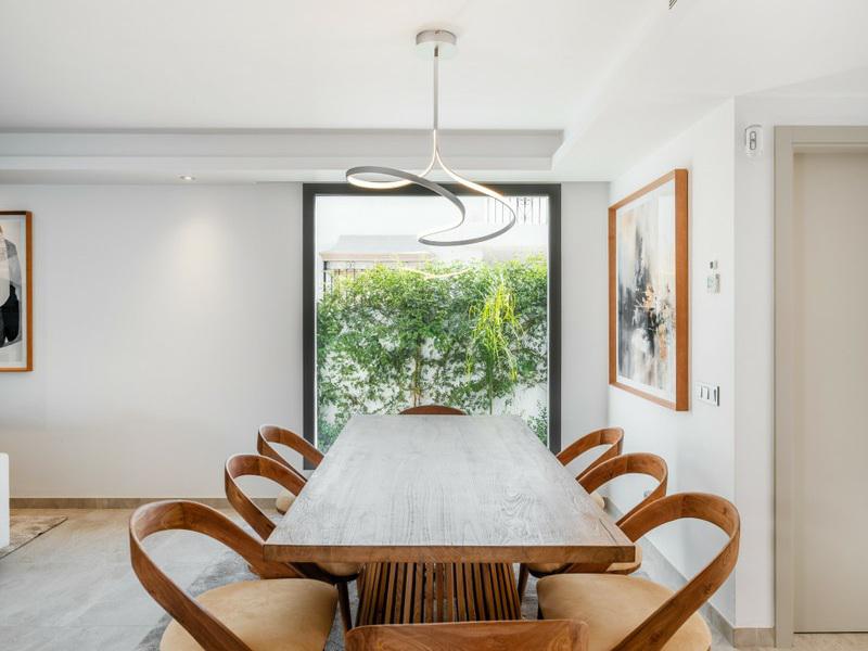 Luxury Villa with Pool, Jacuzzi and Cinema Room – Golden Mile, Marbella